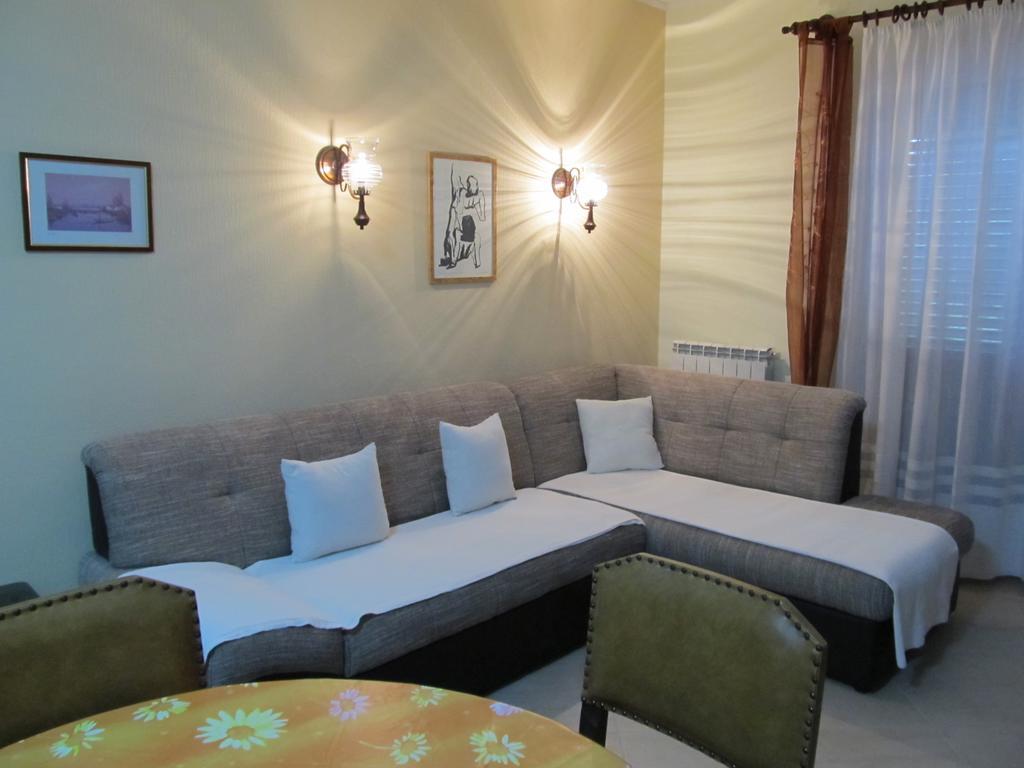 Apartment Cerovac 乌马格 外观 照片